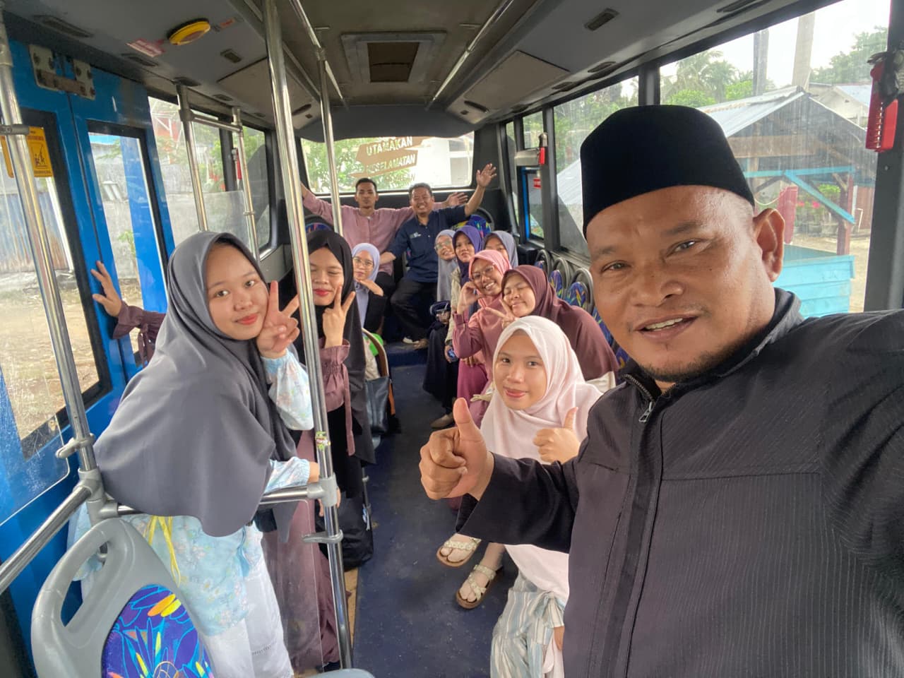 Ustad ustdazah milenial mencoba numpak Bus Sekolah SD IT DARUNNAJAH Simpang Enam